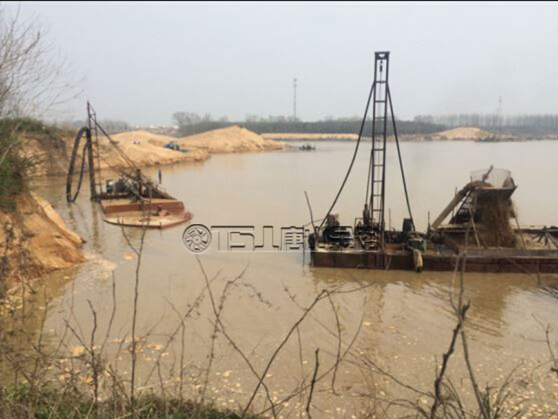 無(wú)節(jié)制開(kāi)采河沙，河堤受損嚴(yán)重