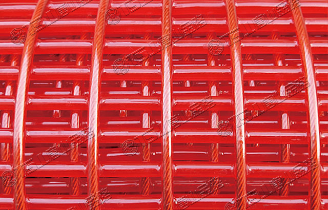 篩分設(shè)備選用聚氨酯篩網(wǎng)，高耐磨、壽命長(zhǎng)